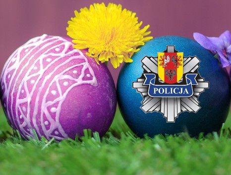 Na zdjęciu widać pisanki Wielkanocne oraz logo Policji